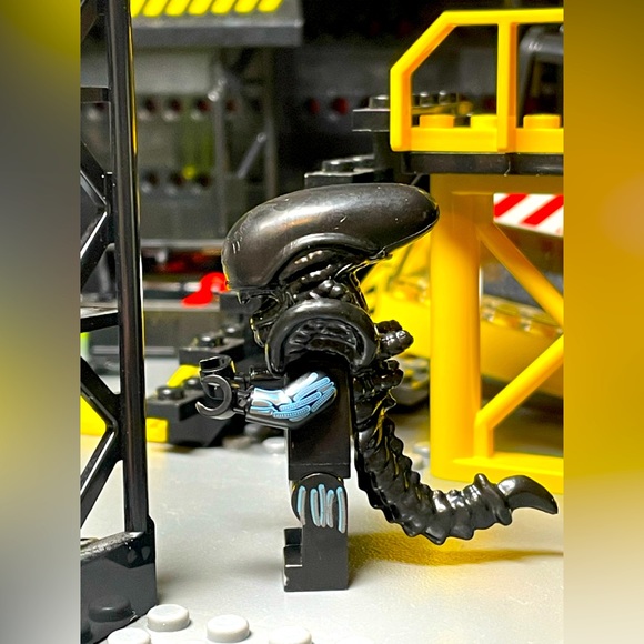Alien Minifigure - Picture 4 of 6